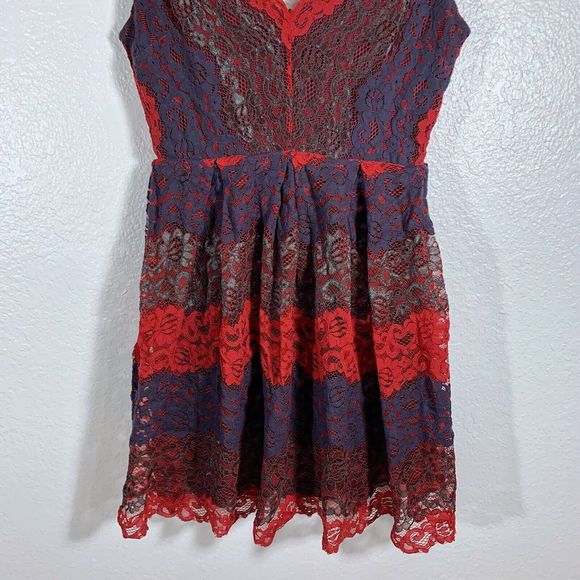 NSR Napean Sea Rd Red Lace Fitted Flare Mini Dress Scalloped V Neck Size Medium - Picture 7 of 10